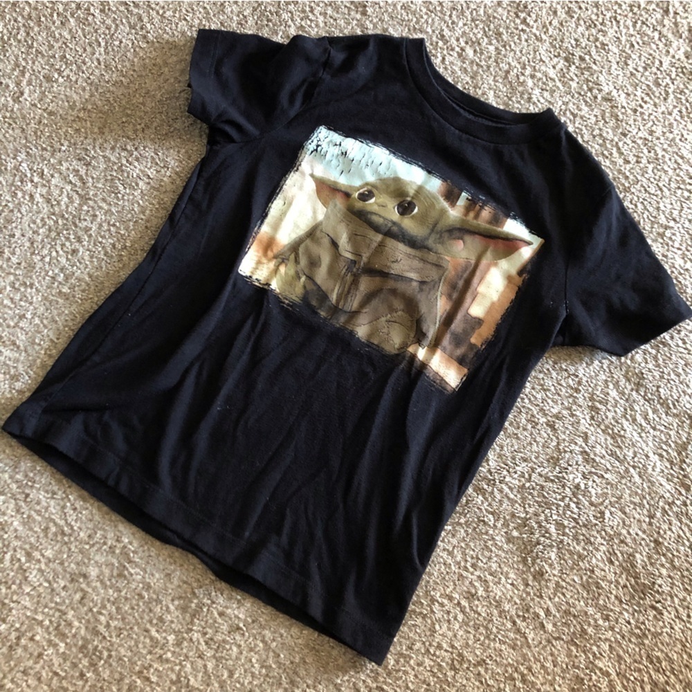Old Navy Star Wars "The Child" short sleeve graphic tee in size XS